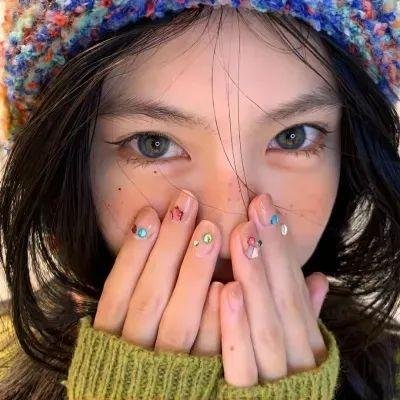 刻在石磨上的勋章 海报